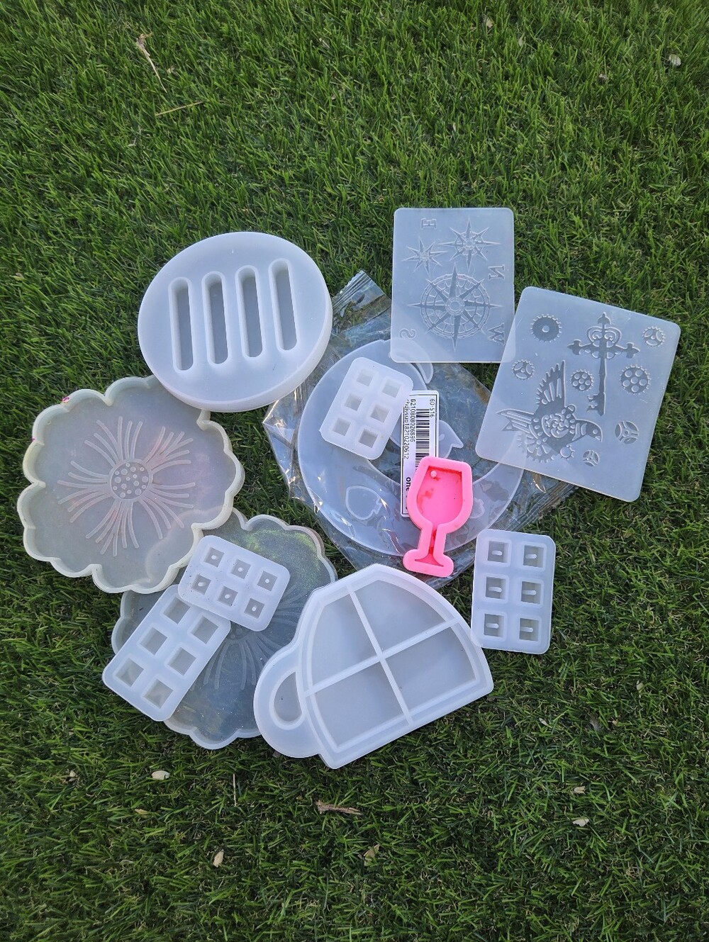 12 Random Resin Molds